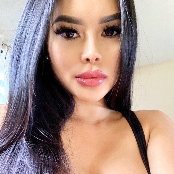 Meet your Posher, Naomi - Picture 1 of 1